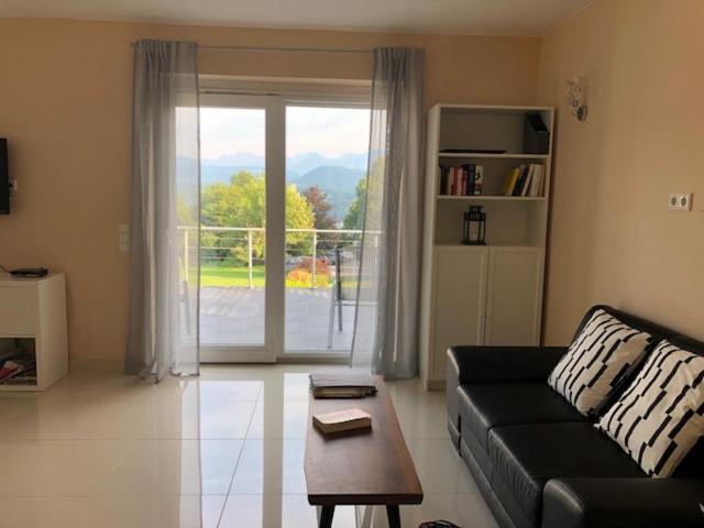 Velden View Ferienwohnung Mit Grosser Sonnenterrasse Und See- Und Karawankenblick Velden am Wörthersee Exterior foto