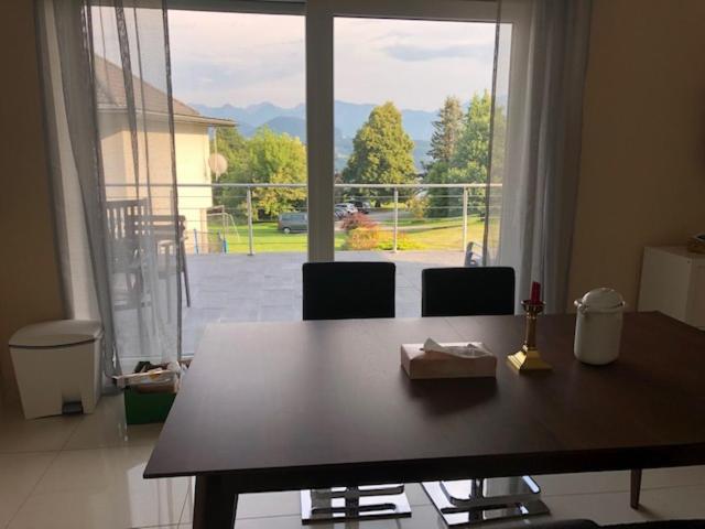Velden View Ferienwohnung Mit Grosser Sonnenterrasse Und See- Und Karawankenblick Velden am Wörthersee Exterior foto